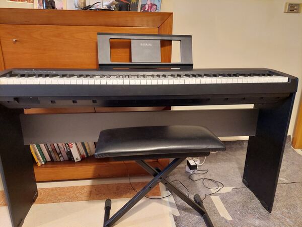 PIANO DIGITAL YAMAHA P-45 B PRETO 88 TECLAS. Pianos e Teclados