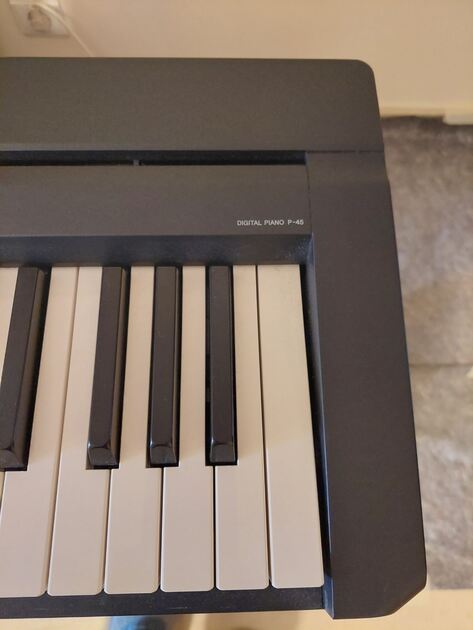 PIANO DIGITAL YAMAHA P-45 B PRETO 88 TECLAS. Pianos e Teclados