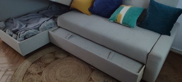 sofá cama com arrumação do IKEA cinza . Sofás e Poltronas