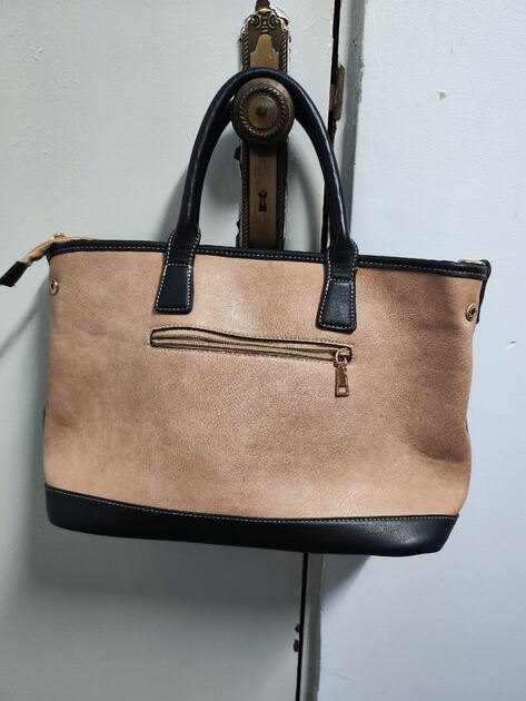 Linda Bolsa tote bege e preta. Malas e mochilas escolares