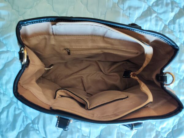 Linda Bolsa tote bege e preta. Malas e mochilas escolares