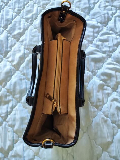 Linda Bolsa tote bege e preta. Malas e mochilas escolares