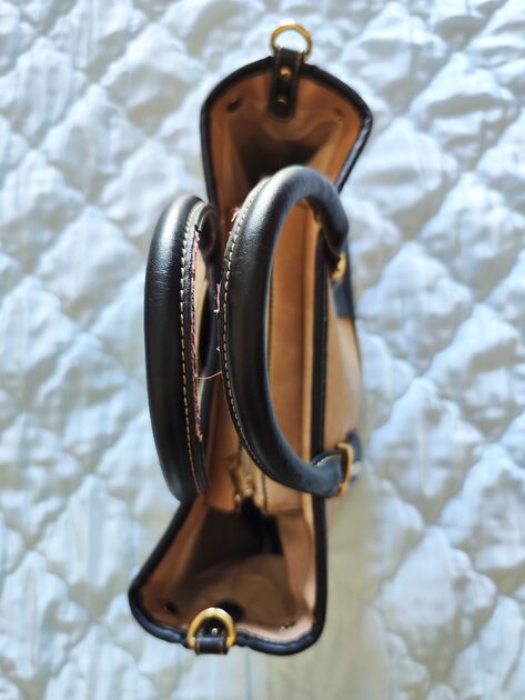 Linda Bolsa tote bege e preta. Malas e mochilas escolares