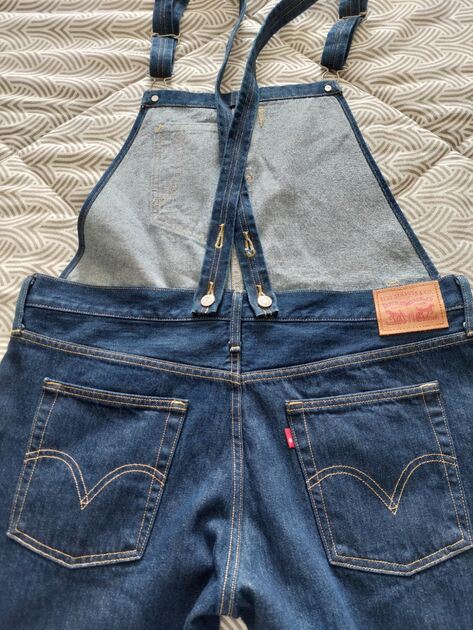Jardineiras macacão – Levis – tamanho L/G europeu . Calças mulher e Macacão