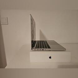 MacBook Pro 13 Inch. Portáteis