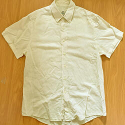 Camisa de Homem Creme, como Nova. Camisas para Homem. Cascais.    Linho  Cor liso Com botões Segunda pele
