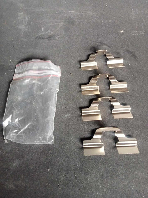 Molas pastilhas travão Nissan. Motor e componentes