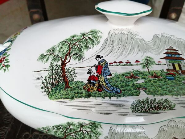 tarrina antiga , faiança Capoa Aradas. Outros