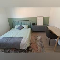 Quarto com despesas incluídas (para estudantes). Ofereço Quarto para Arrendar. Santarém. 14 m2 1 quarto Cama de casal   1 banho Médio (4-11 meses) Último andar Ar condicionado Internet Mobiliado Quarto privado Limpeza incluída Proibido fumar