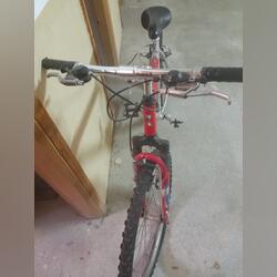 bicicleta em bom estado . Bicicletas