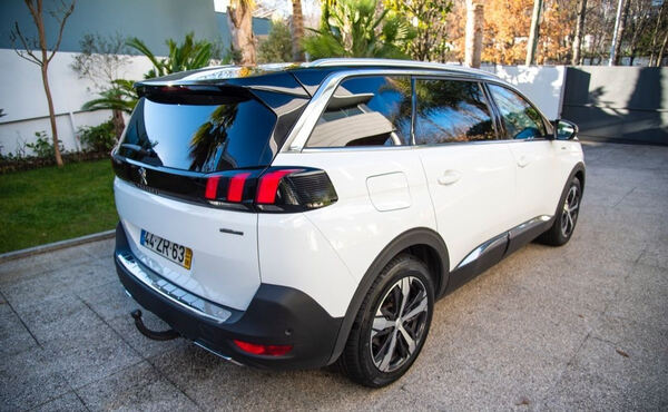 Peugeot 5008 1.5 BlueHDi GT Line EAT8. Carros