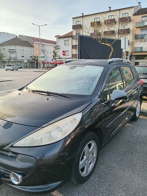 Vende se Peugeot 207 sw . Carros