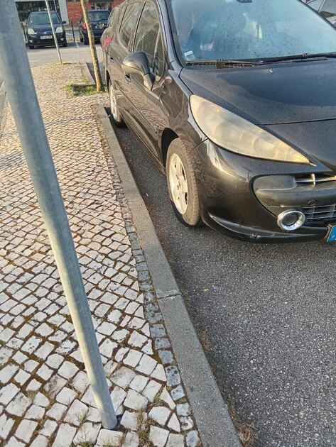 Vende se Peugeot 207 sw . Carros