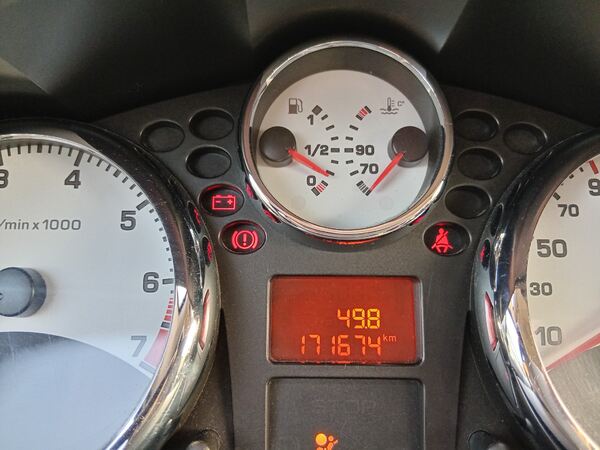 Vende se Peugeot 207 sw . Carros