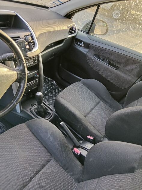 Vende se Peugeot 207 sw . Carros