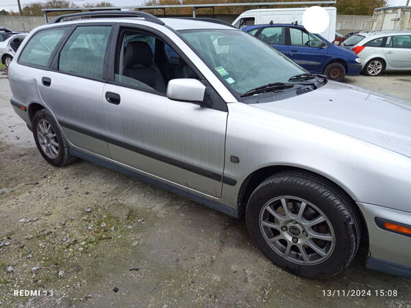 Para peças Volvo V40 1.6I ano 2000. Carros para Peças