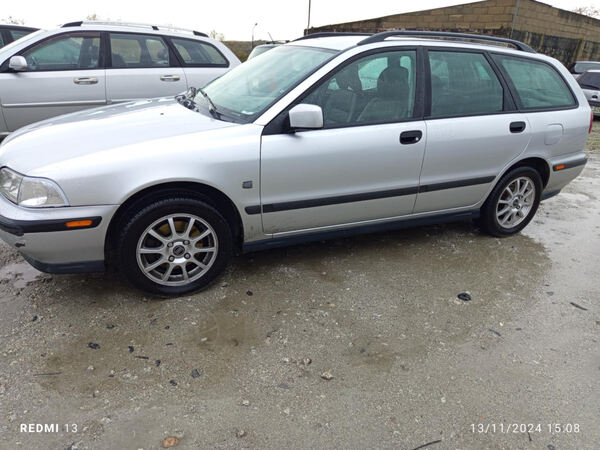 Para peças Volvo V40 1.6I ano 2000. Carros para Peças