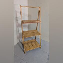 Prateleira de escada em bambu. Prateleira