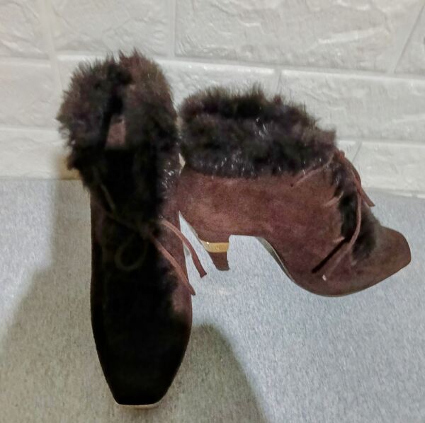 Vendo Botas Excelente estado . Botas e botins