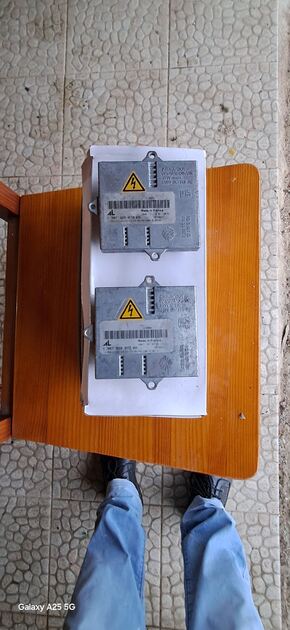 2 balastrosdo mercedes 220CDI. Carros