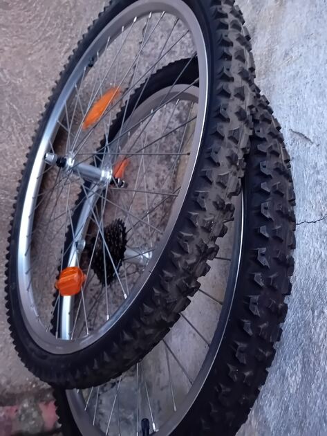 rodas QUANDO completas novas . Bicicletas