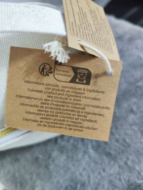 Vendo Nécessaire bege com brilho da Yves Rocher . Outros (Saúde e beleza)