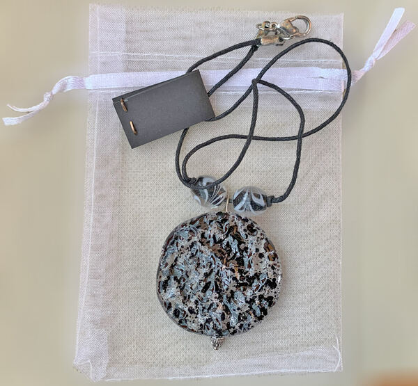 Fio com Pedras Preto e Branco, Novo/Exclusivo/Únic. Colares