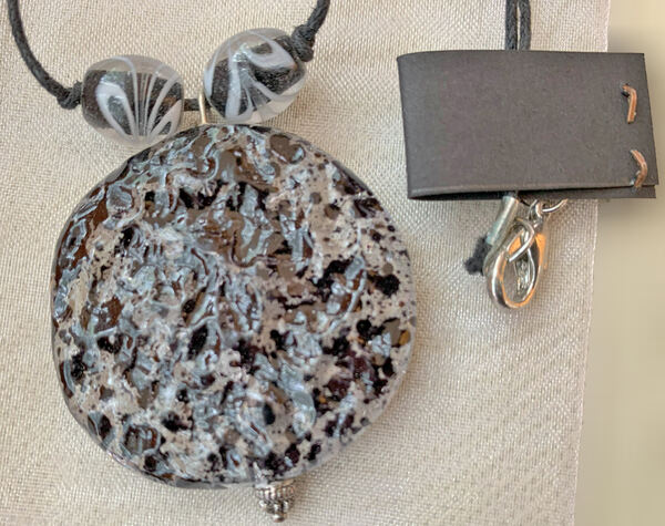 Fio com Pedras Preto e Branco, Novo/Exclusivo/Únic. Colares