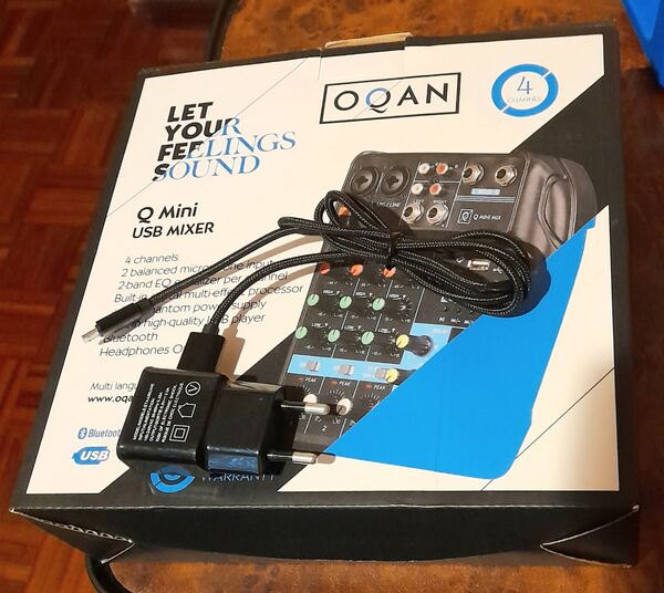 mesa de mistura de 4 Canais OQAN . Equipamento de DJ