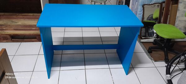 Secretária. Secretárias