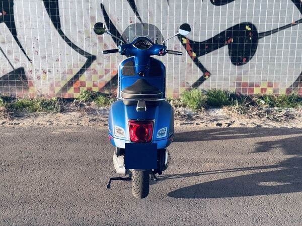 Vespa 300 GTS HPE 2020. Motos