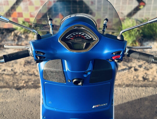 Vespa 300 GTS HPE 2020. Motos