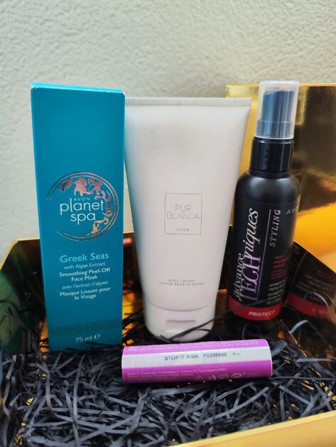 Caixa com Conjunto de 4 produtos Avon. Maquilhagem