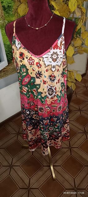 Vestidos curtos áh 5€ cada. Vestidos