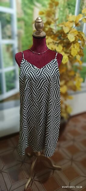 Vestidos curtos áh 5€ cada. Vestidos