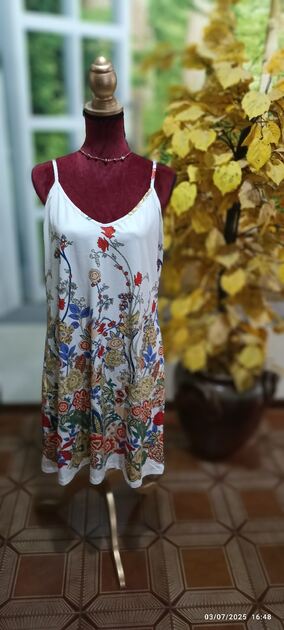 Vestidos curtos áh 5€ cada. Vestidos