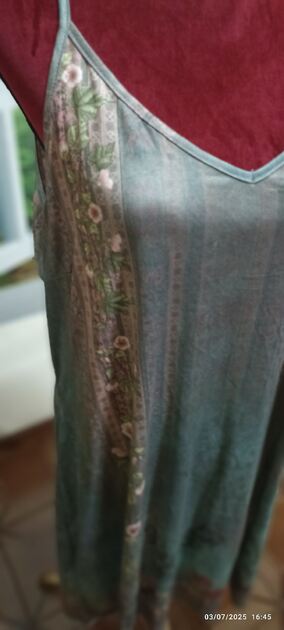 Vestidos curtos áh 5€ cada. Vestidos