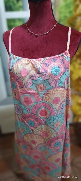 Vestidos curtos áh 5€ cada. Vestidos