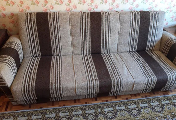 Sofá-cama 3 lugares c/ arrumação. Sofás e Poltronas