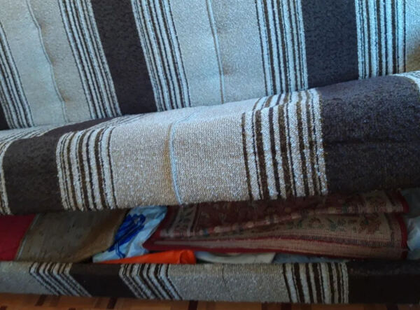 Sofá-cama 3 lugares c/ arrumação. Sofás e Poltronas