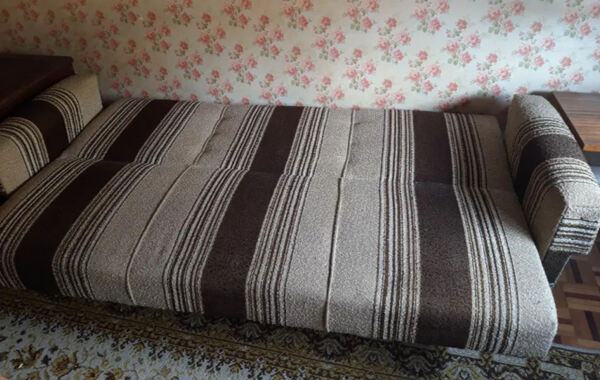 Sofá-cama 3 lugares c/ arrumação. Sofás e Poltronas