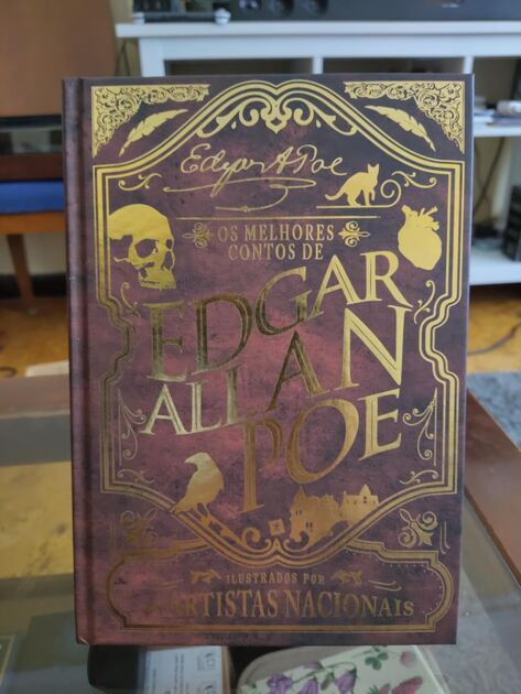 Livro “Os Melhores Contos de Edgar Allan Poe”. Livros