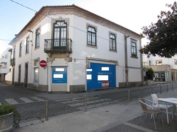 Loja no centro de Esposende (2581). Estabelecimentos para arrendar