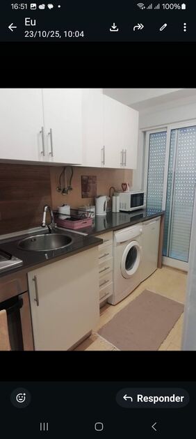 Quartos para arrendar . Ofereço Quarto para Arrendar