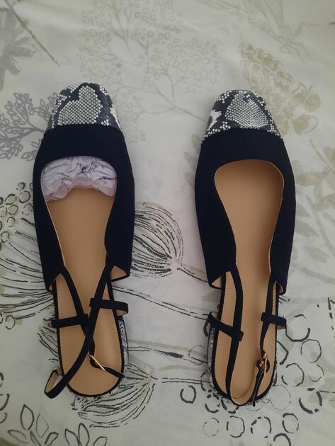 Vendo sapatos . Sapatos tacão