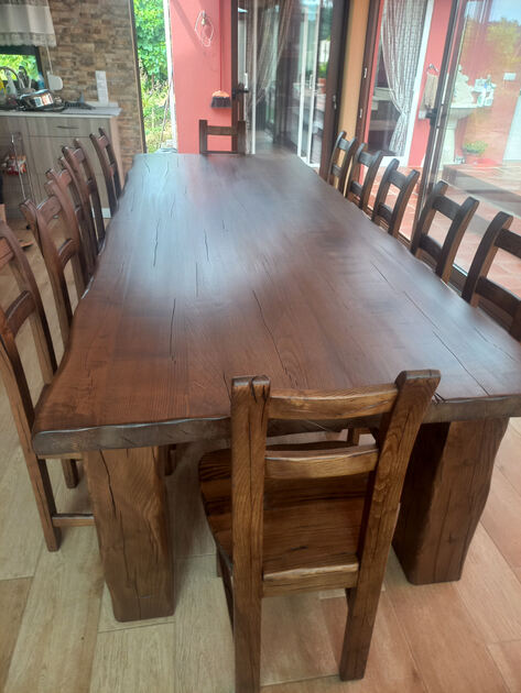 Mesas. Conjunto de mesa e cadeiras