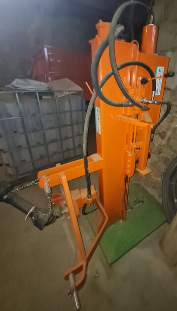 Rachador de lenha 18T . Outras (Maquinaria Agrícola)