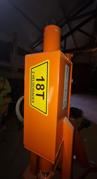 Rachador de lenha 18T . Outras (Maquinaria Agrícola)