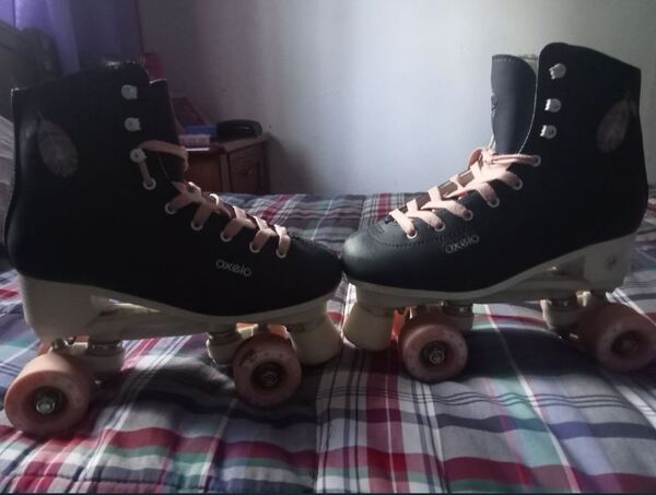patins de quatro rodas . Patins e Patins em Linha