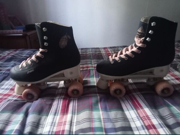 patins de quatro rodas . Patins e Patins em Linha